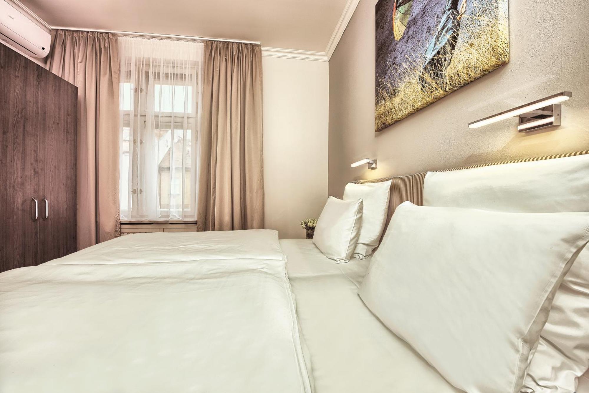Milosrdnych Apartments Prag Zimmer foto